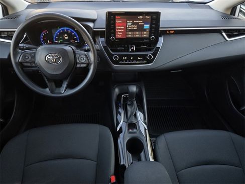 Used 2022 Toyota Corolla LE image 14