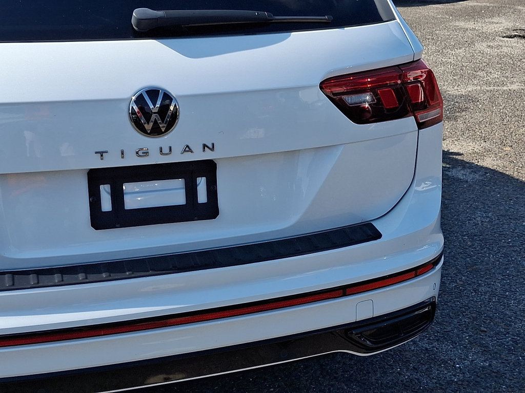 Used 2023 Volkswagen Tiguan SE R-Line FWD image 15