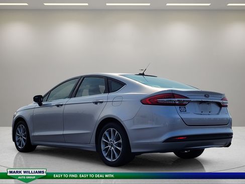 Used 2017 Ford Fusion SE FWD image 6