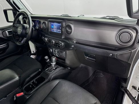 Used 2021 Jeep Gladiator Willys image 28