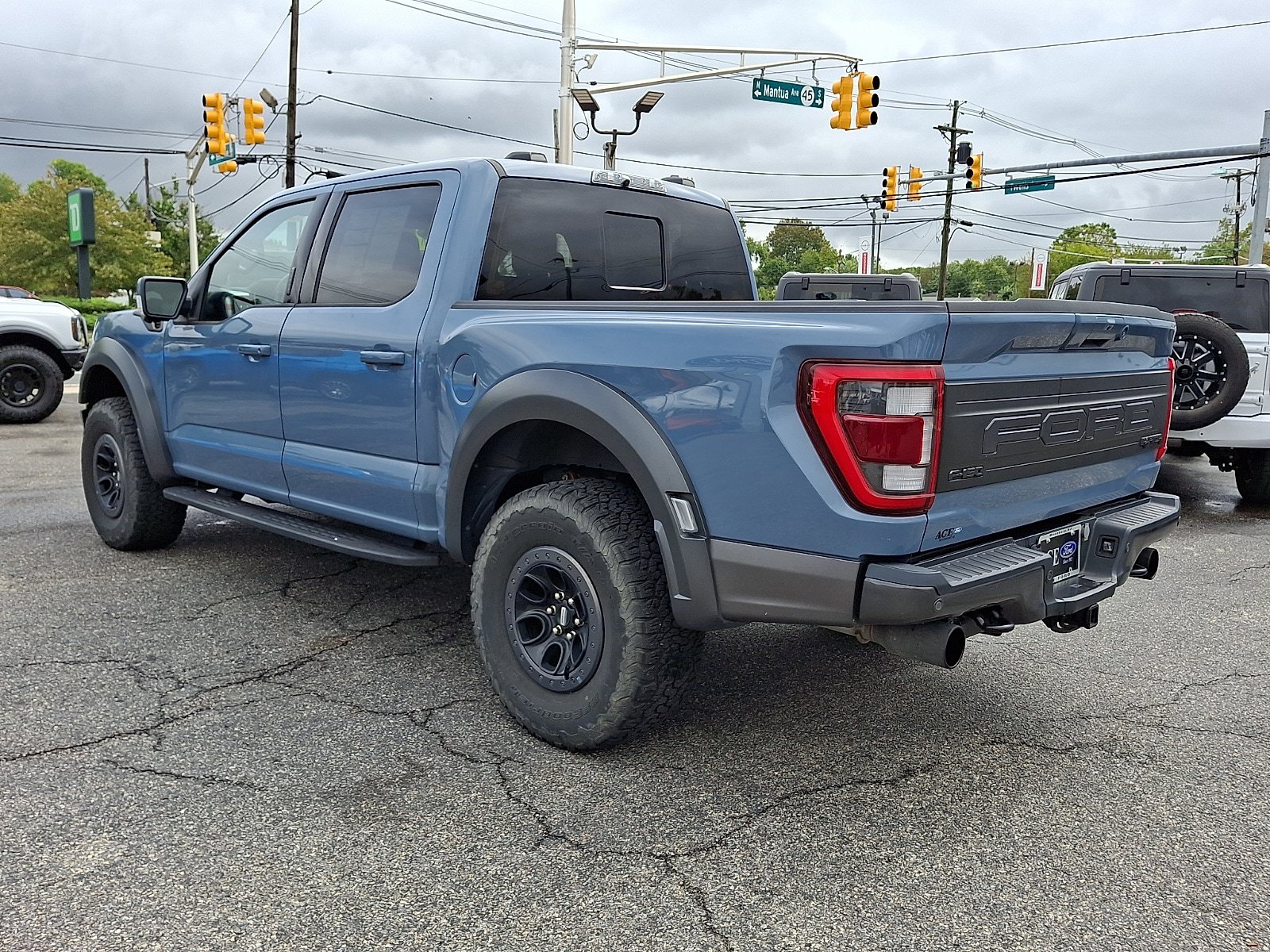 Certified 2023 Ford F150 Raptor w/ Raptor Carbon Fiber Package AWD/4WD image 4