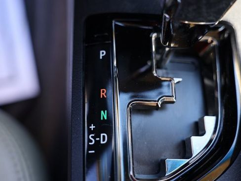 Used 2016 Toyota Avalon Limited image 28