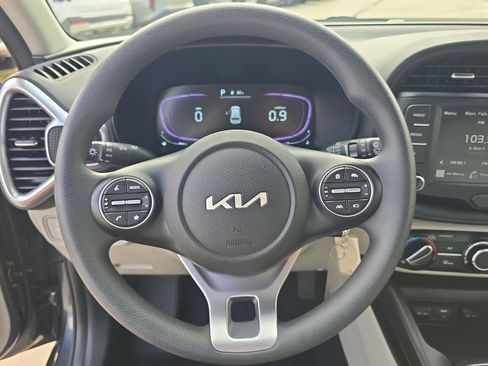 Certified 2025 Kia Soul LX image 27