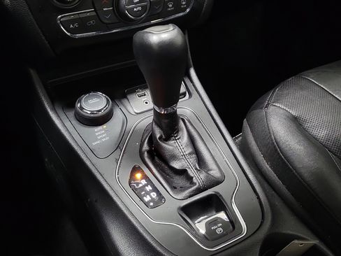 Used 2020 Jeep Cherokee High Altitude image 38