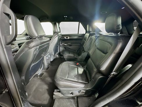 Used 2020 Ford Explorer XLT w/ Equipment Group 202A RWD image 27