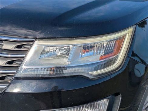 Used 2017 Ford Explorer XLT w/ Equipment Group 202A image 6