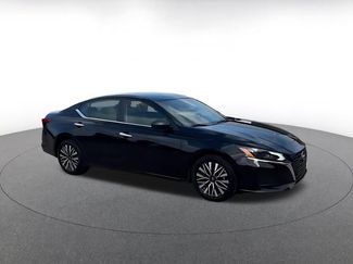 Used 2025 Nissan Altima 2.5 SV FWD video 2