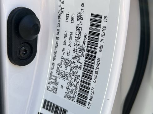 Used 2023 Toyota Tacoma TRD Off-Road w/ TRD Premium Off Road Package image 32