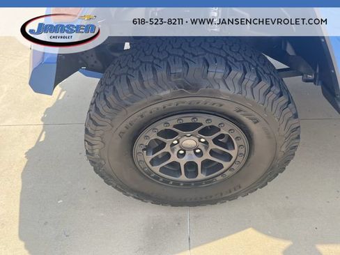 Used 2022 Jeep Wrangler Unlimited Sahara AWD/4WD image 32