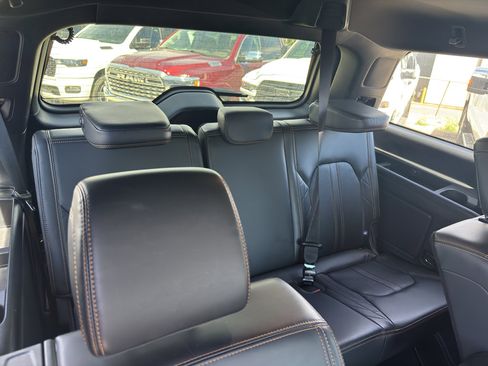 Used 2023 Ford Expedition Platinum AWD/4WD image 14