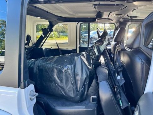 Used 2021 Jeep Wrangler Unlimited Sahara w/ Dual Top Group AWD/4WD image 18