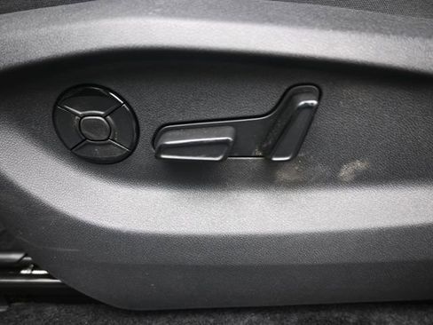 New 2026 Volkswagen Tiguan SE R-Line image 33