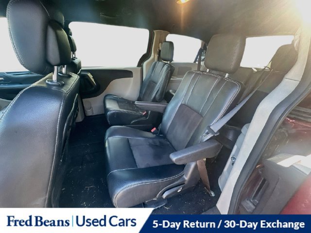 Used 2019 Dodge Grand Caravan SXT w/ Rear Park Assist Package FWD image 18