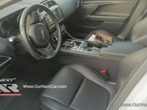 Used 2017 Jaguar XE Premium image 4