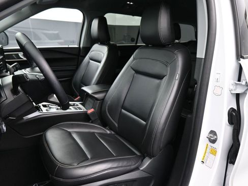 Used 2023 Ford Explorer XLT w/ Equipment Group 202A image 14