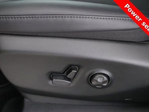 New 2026 Chrysler Pacifica Select AWD/4WD image 18