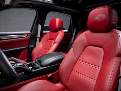 Used 2023 Porsche Cayenne S image 61