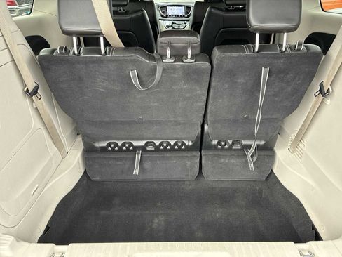 Certified 2023 Chrysler Pacifica Touring-L image 19