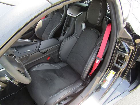 Used 2024 Chevrolet Corvette Z06 RWD image 9