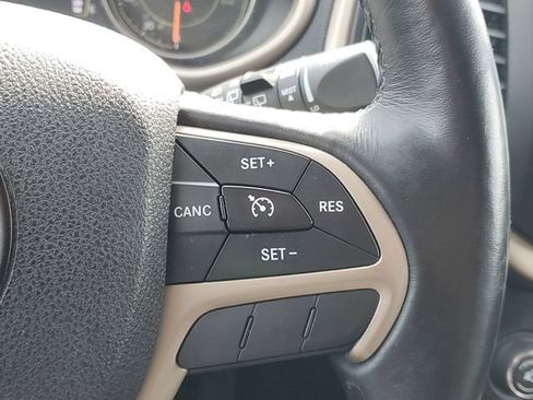Used 2016 Jeep Cherokee Latitude w/ North All-Season Group AWD/4WD image 24
