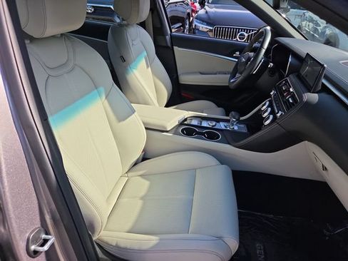 Used 2023 Genesis G70 2.0T RWD image 23