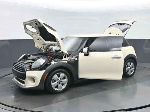 Used 2020 MINI Cooper 2-Door Hardtop FWD image 34