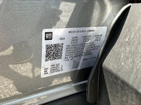 Used 2025 Chevrolet Trax LT w/ LT Convenience Package FWD image 19