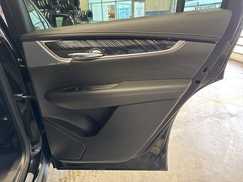 Used 2025 Cadillac XT6 Premium Luxury image 33