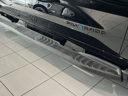 New 2024 Chevrolet Silverado EV RST image 4