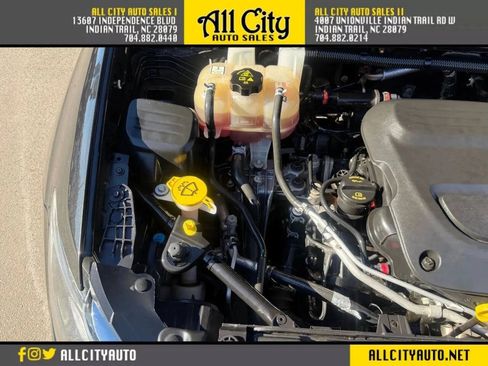 Used 2020 Chrysler Voyager Lxi FWD image 41