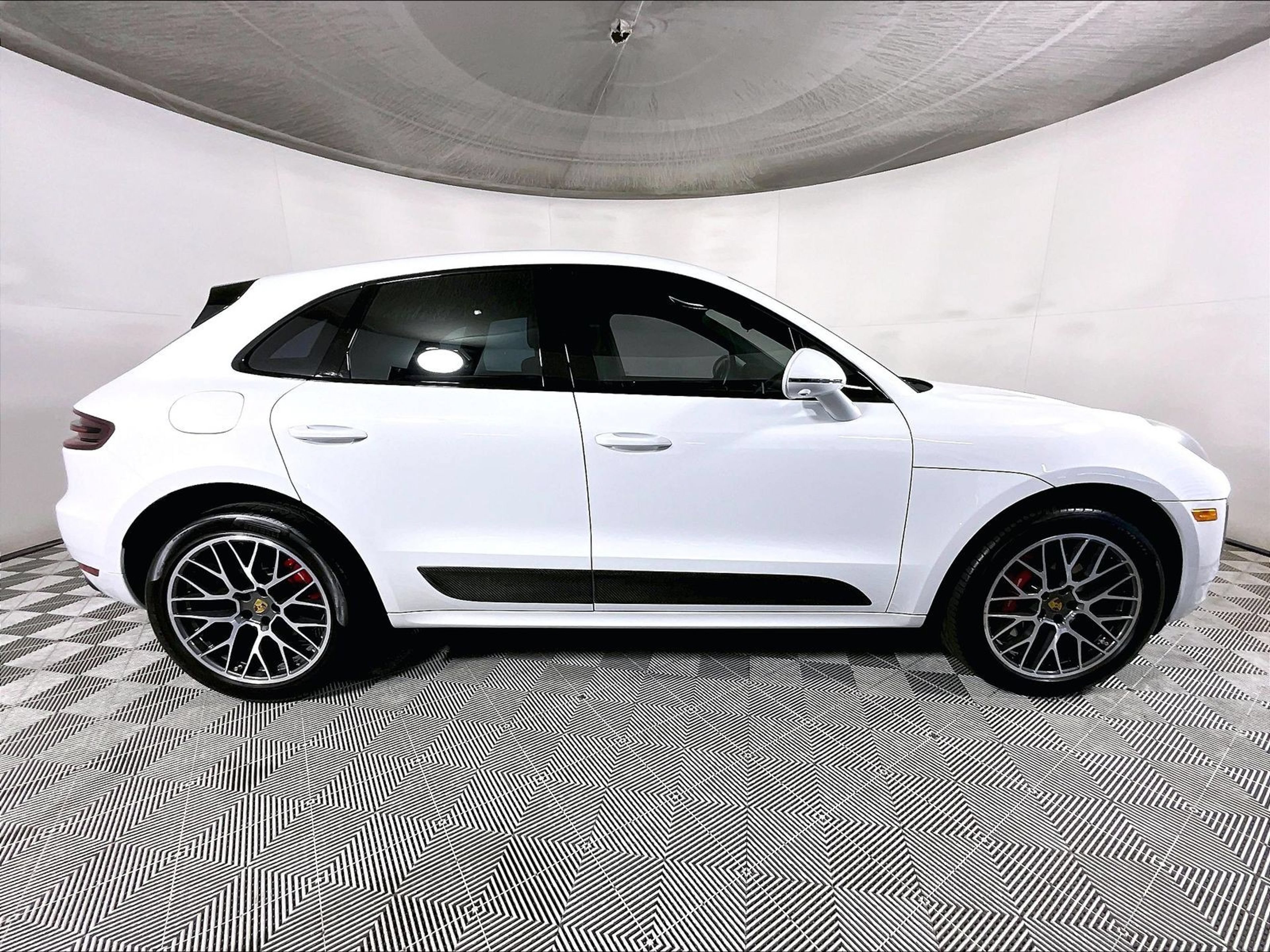 Used 2017 Porsche Macan GTS AWD/4WD image 8