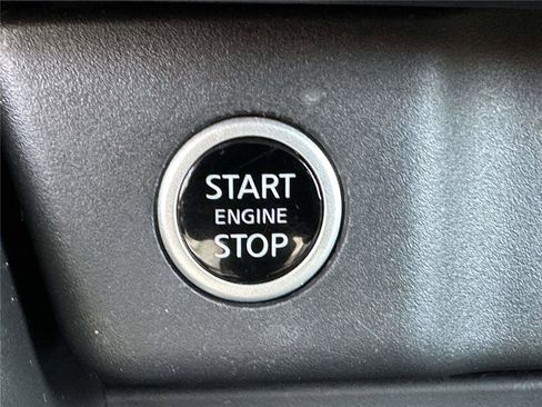 Certified 2022 Nissan Rogue SV image 24