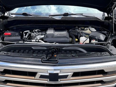 Used 2022 Chevrolet Silverado 1500 High Country w/ Technology Package AWD/4WD image 13