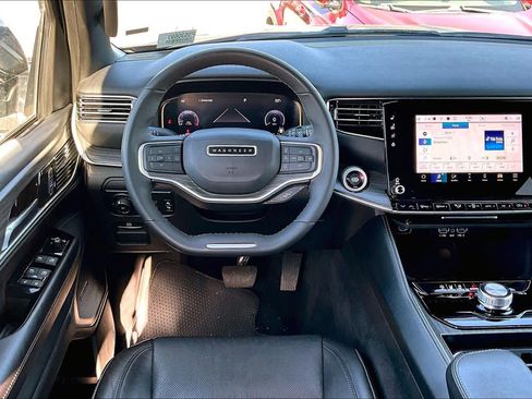 Used 2023 Jeep Wagoneer L Series III image 5