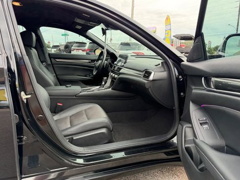 Used 2019 Honda Accord Sport image 9