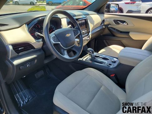 Used 2022 Chevrolet Traverse LS FWD image 17
