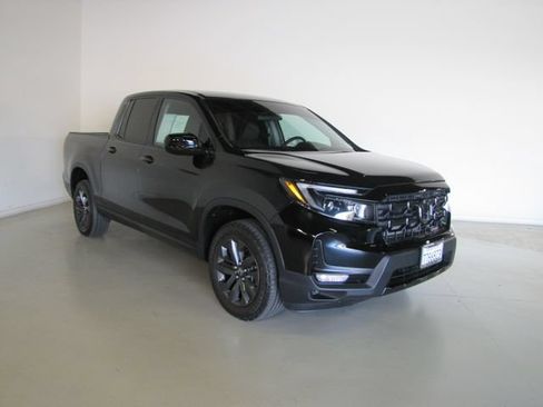 Certified 2024 Honda Ridgeline Sport image 3
