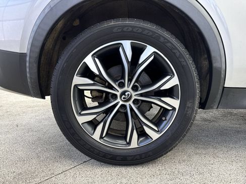Used 2018 INFINITI QX30 Premium w/ Cargo Package AWD/4WD image 41