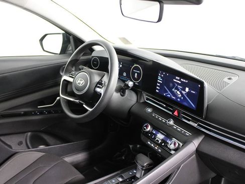 Used 2024 Hyundai Elantra Blue image 10