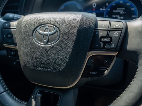 Used 2025 Toyota Crown AWD/4WD image 30