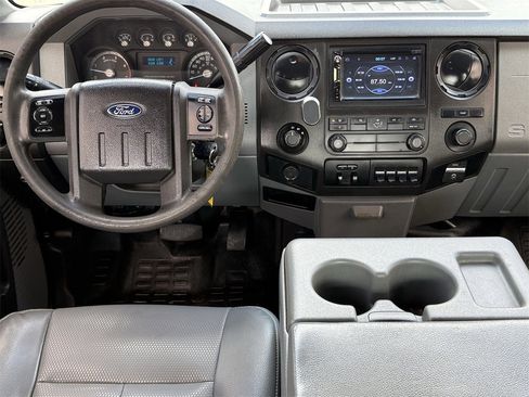 Used 2016 Ford F550 4x4 Crew Cab Super Duty image 10