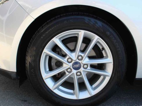 Used 2016 Ford Focus SE image 30