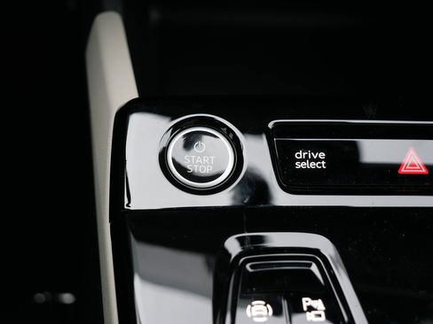 Used 2025 Audi A6 e-tron Prestige w/ Beige Warm Weather Package image 29