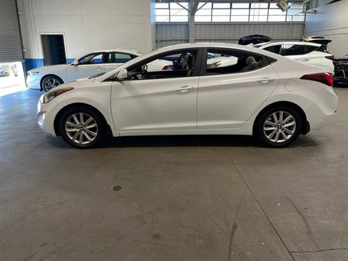 Used 2015 Hyundai Elantra SE w/ Option Group 02 FWD image 6