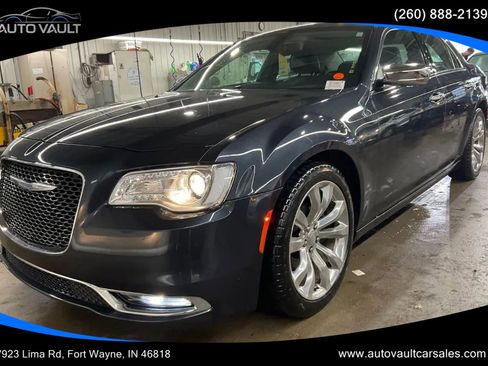 Used 2017 Chrysler 300 C RWD image 1