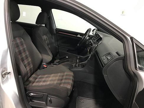 Used 2017 Volkswagen GTI SE image 14