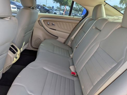 Used 2018 Ford Taurus SE image 16