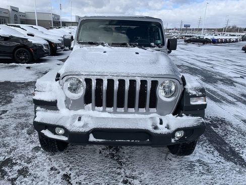 Used 2019 Jeep Wrangler Sport image 3