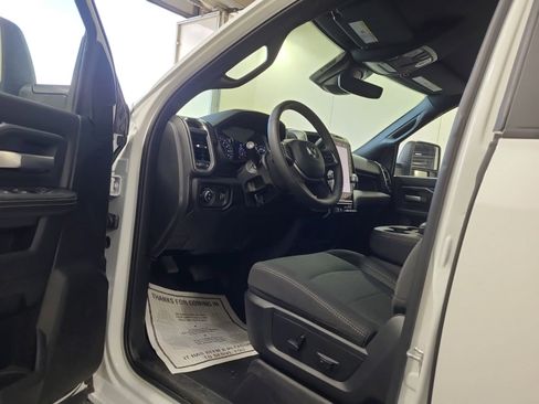 Used 2025 RAM 2500 Big Horn AWD/4WD image 7
