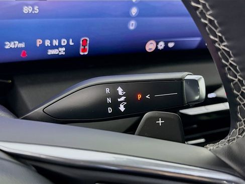 Used 2025 Buick Enclave Preferred image 17